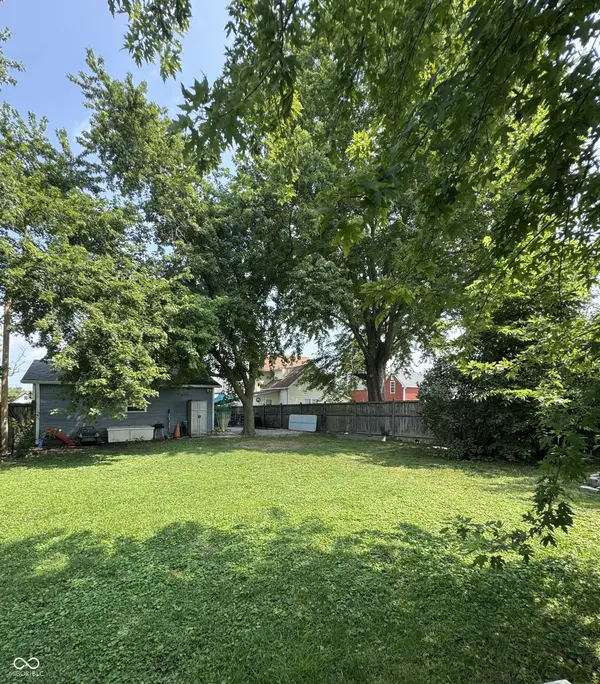 45 Meadow DR, New Palestine, IN 46163