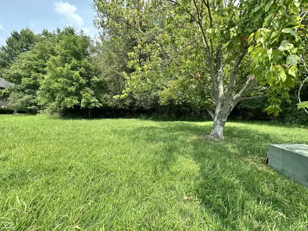 2200 Norwich PL, Martinsville, IN 46151