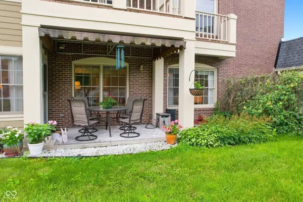 7601 Newport Bay #122, Indianapolis, IN 46240