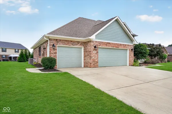 8207 David CT, Avon, IN 46123