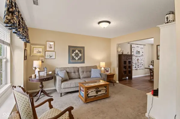 5507 Gainesway DR, Greenwood, IN 46142