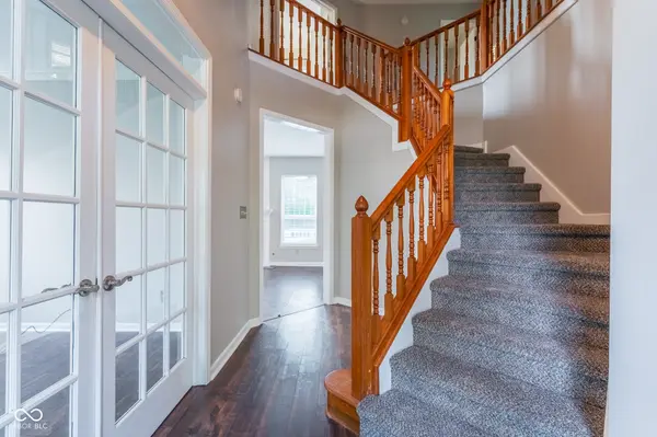 8302 Crystal Pointe LN, Indianapolis, IN 46236