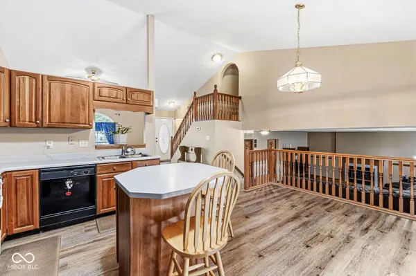 900 Elmwood DR, Franklin, IN 46131