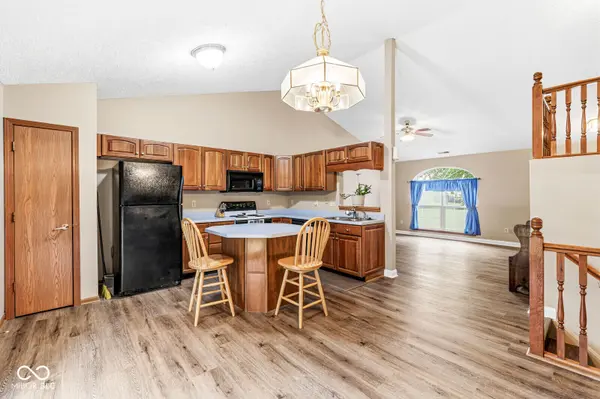 900 Elmwood DR, Franklin, IN 46131