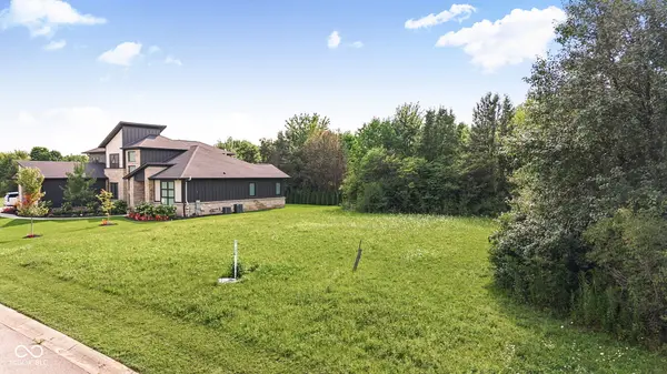 10470 Woodhall LN, Carmel, IN 46032