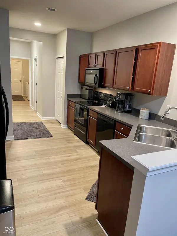12175 Bubbling Brook DR #UNIT 300, Fishers, IN 46038