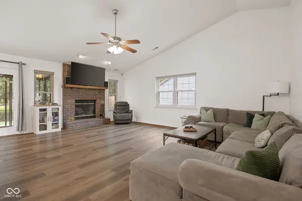 854 Ellington CIR, Greenwood, IN 46143