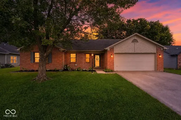 854 Ellington CIR, Greenwood, IN 46143