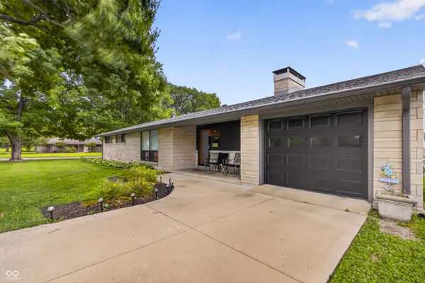 2594 Franklin ST, Columbus, IN 47201