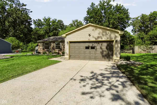 8527 Zephyr DR, Indianapolis, IN 46217
