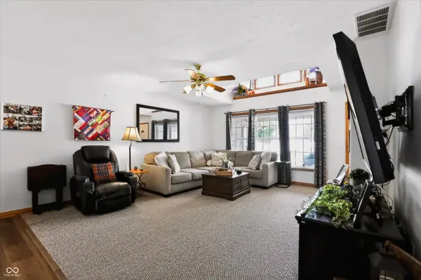 1068 Hilltop Commons BLVD, Whiteland, IN 46184