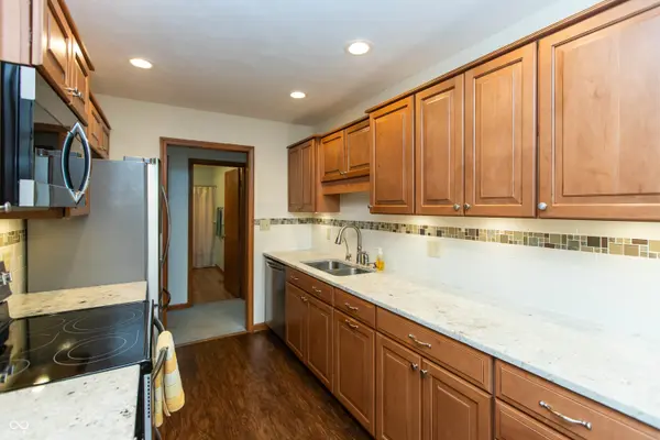 1323 Holiday LN W, Brownsburg, IN 46112