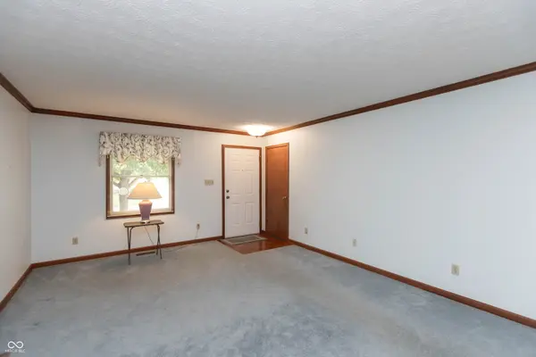 1323 Holiday LN W, Brownsburg, IN 46112