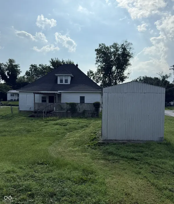 200 N Center, Francisco, IN 47649