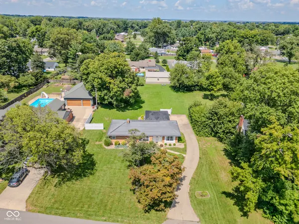 1406 Laurel DR, Columbus, IN 47203