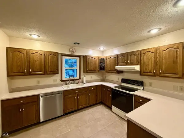 61 Callery Pear DR, Batesville, IN 47006