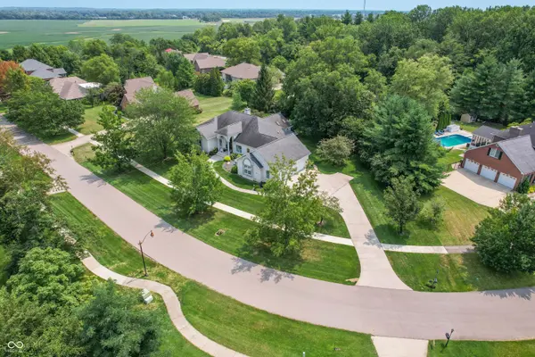 2541 W Apple Blossom LN, Columbus, IN 47201