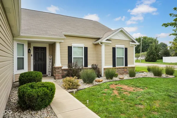 5802 Deer Valley CT, Columbus, IN 47201