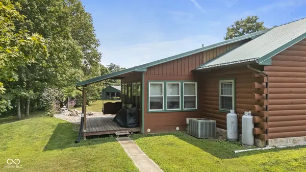 320 E Rooster Hill RD, Salem, IN 47167
