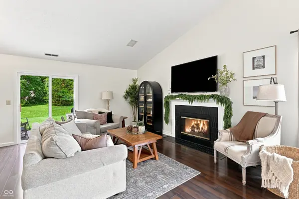 2190 Meadow Glen BLVD, Franklin, IN 46131