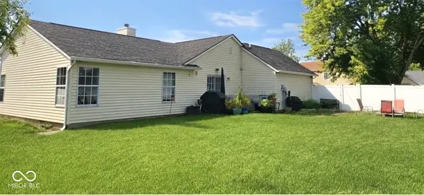 272 Suncrest DR, Greenwood, IN 46143
