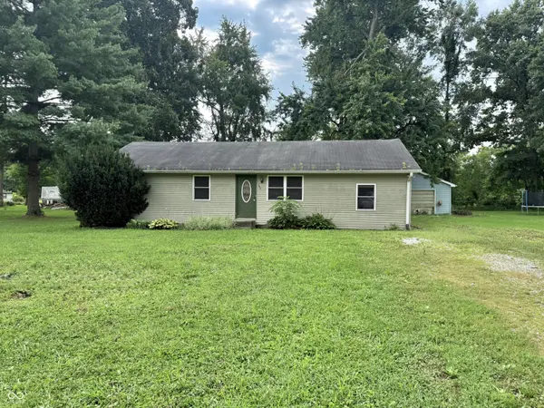 102 E Davidson ST, Staunton, IN 47881