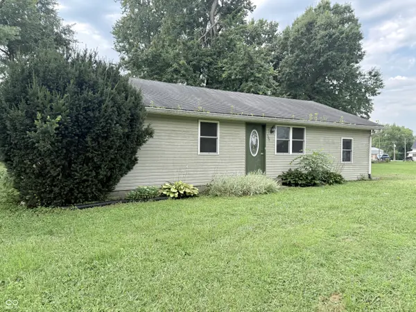 102 E Davidson ST, Staunton, IN 47881