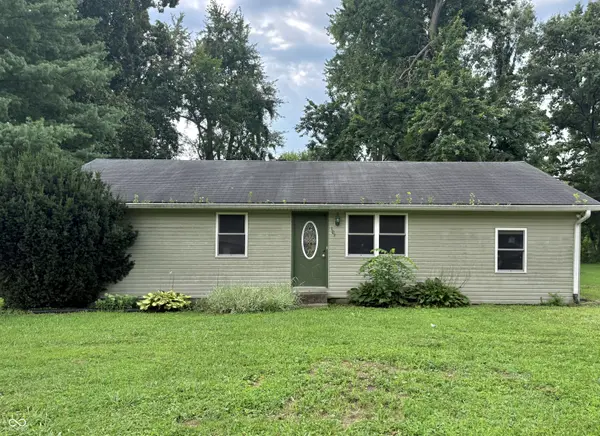 102 E Davidson ST, Staunton, IN 47881