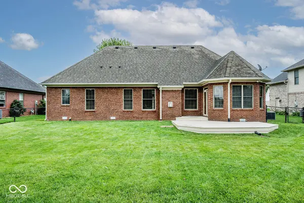 3882 S Cedar Creek LN, New Palestine, IN 46163