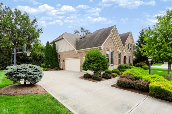 275 N Bend DR, Greenwood, IN 46142