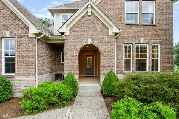 275 N Bend DR, Greenwood, IN 46142