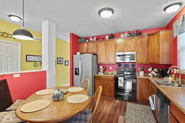 1381 Brookway DR, Avon, IN 46123