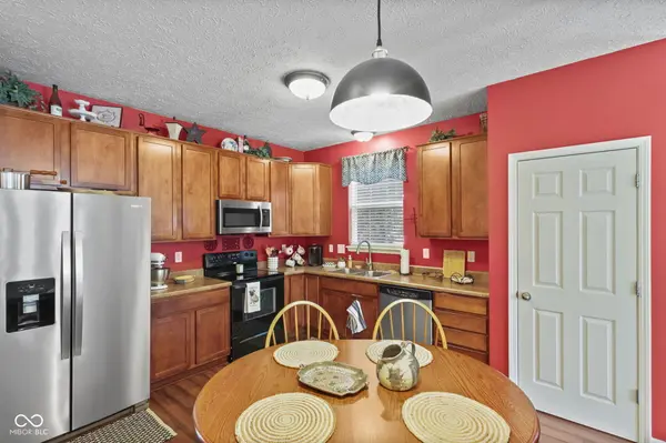 1381 Brookway DR, Avon, IN 46123