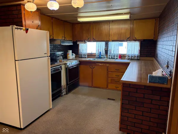 1575 Gobblers Knob RD, Terre Haute, IN 47803