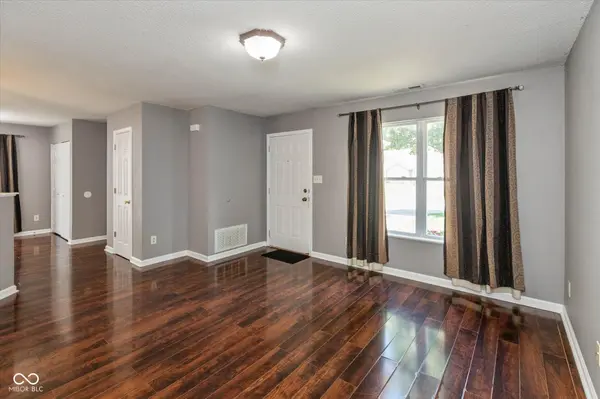 1009 Ebony CIR, Franklin, IN 46131