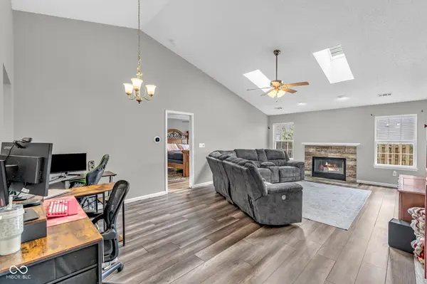 9733 Centennial CT, Avon, IN 46123