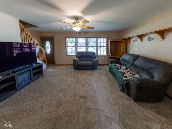 12219 Tompkins PL, Crown Point, IN 46307