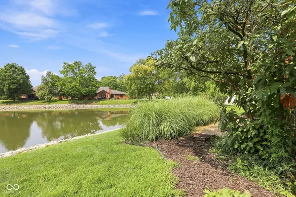 2063 Oak Run S DR, Indianapolis, IN 46260