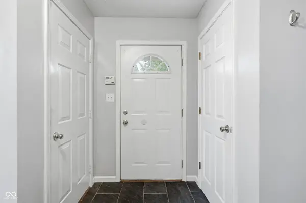 3217 Creekshore DR, Indianapolis, IN 46268