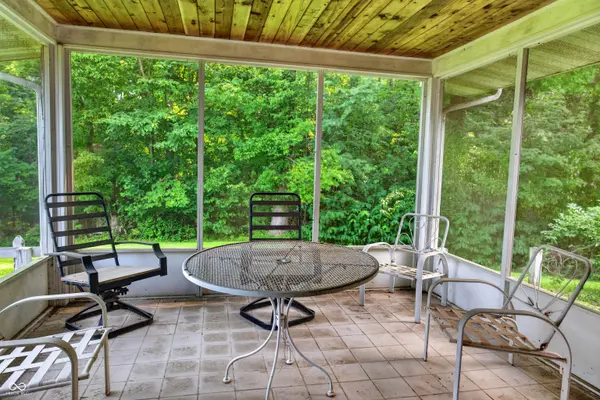 1234 E Denman RD, Rosedale, IN 47874