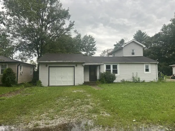 5631 N Clover West DR, Fairland, IN 46126
