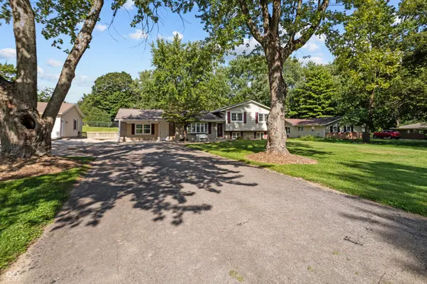 8069 Folkstone RD, Indianapolis, IN 46268