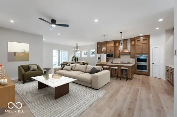 6052 Salisbury ST, Zionsville, IN 46077