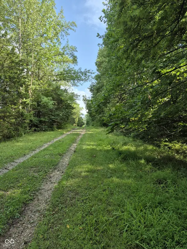 0 Angle RD, Columbus, IN 47201