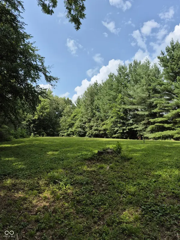 0 Angle RD, Columbus, IN 47201