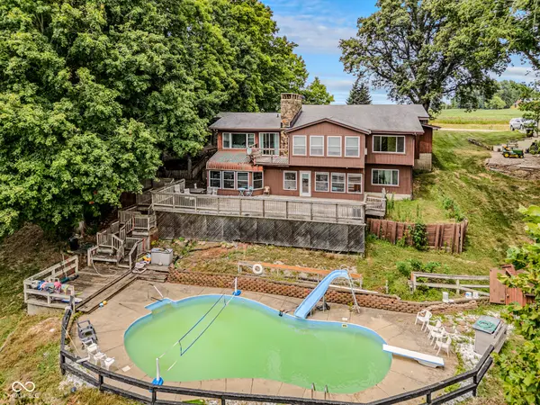 16451 E Lake Shore DR N, Hope, IN 47246
