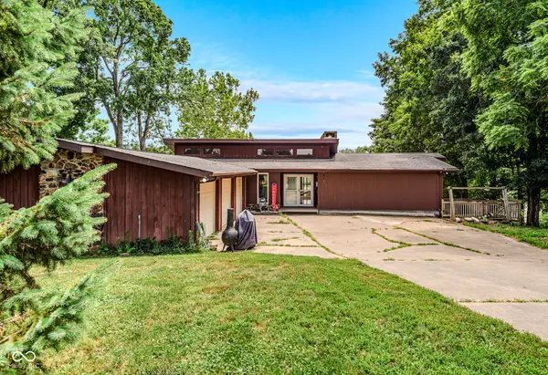 16451 E Lake Shore DR N, Hope, IN 47246