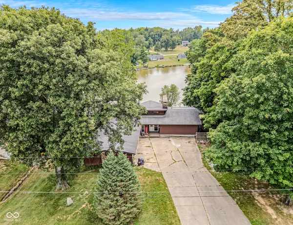 16451 E Lake Shore DR N, Hope, IN 47246