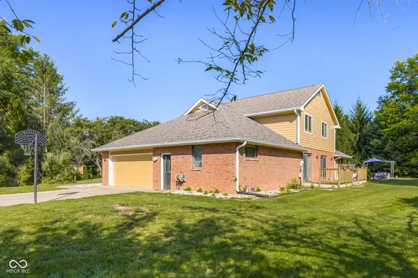 1001 Butternut DR, Columbus, IN 47201