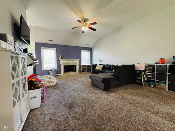 1071 Bennington CT, Greenwood, IN 46143